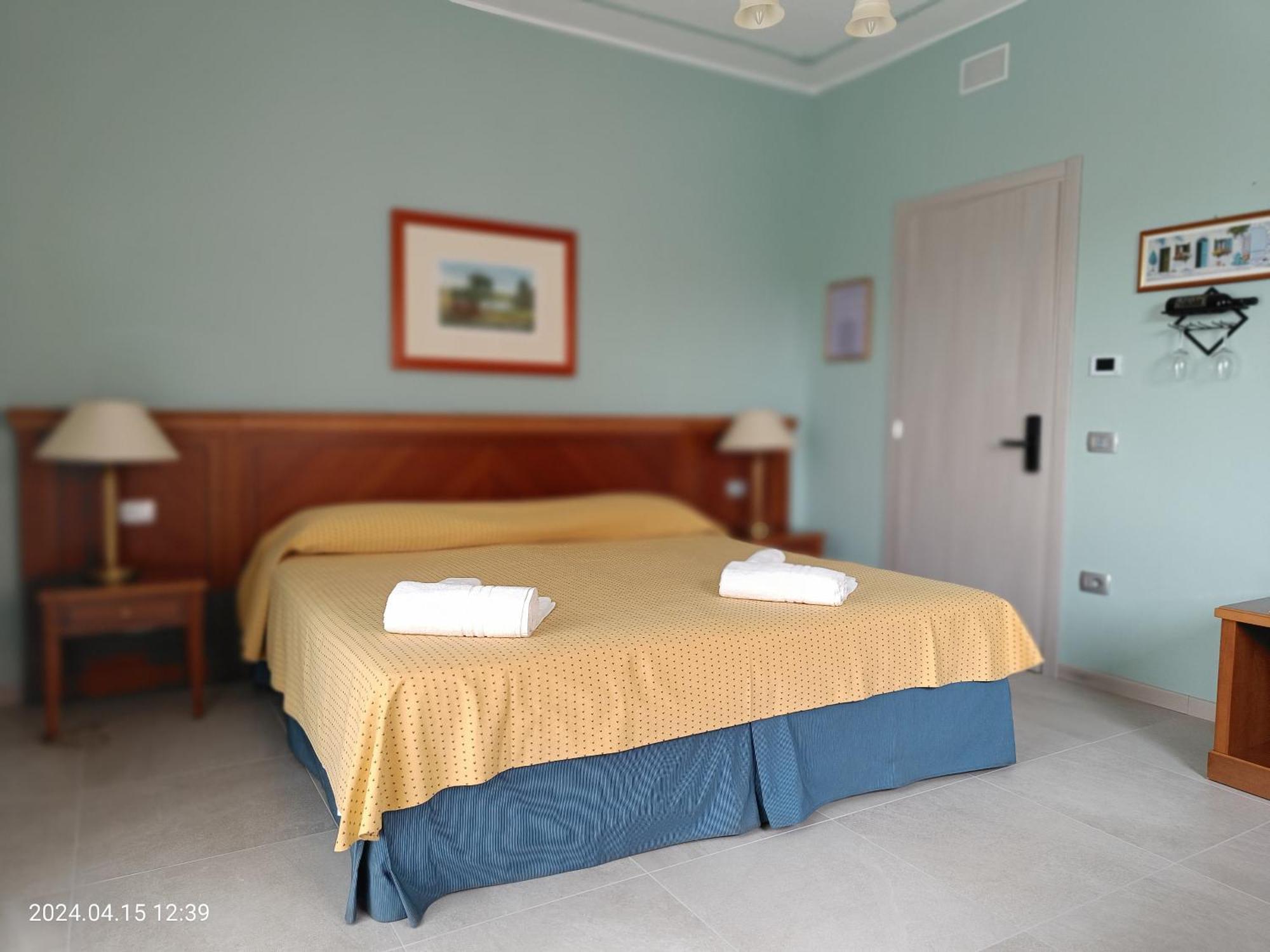 Villa Mariana Bed And Breakfast Saluzzo Exterior photo
